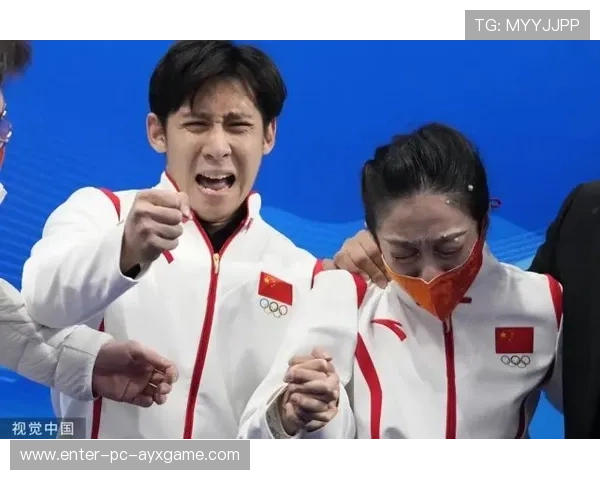 库里现场观摩青少年比赛并亲自点评，教练称赞